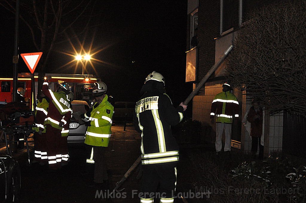 Feuer 3 Dachstuhlbrand Koeln Muelheim Gluecksburgstr P089.JPG